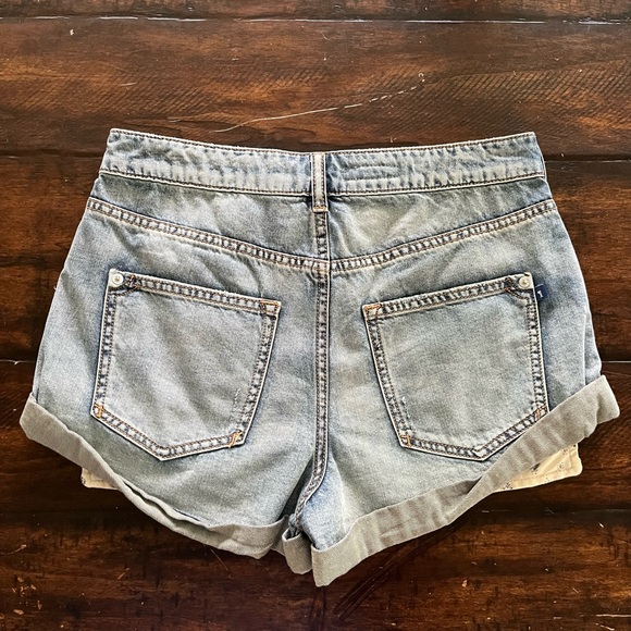 PILCRO Mid Rise Short Shorts Size 27 - Picture 6 of 7